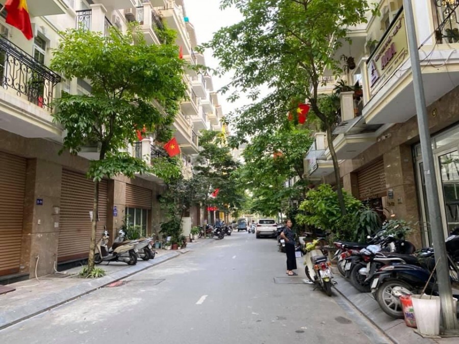 BÁN LIỀN KỀ VIP NGUYỄN HUY TƯỞNG THANG MÁY Ở SƯỚNG. DT 68M. 5 TẦNG. MT 5 M