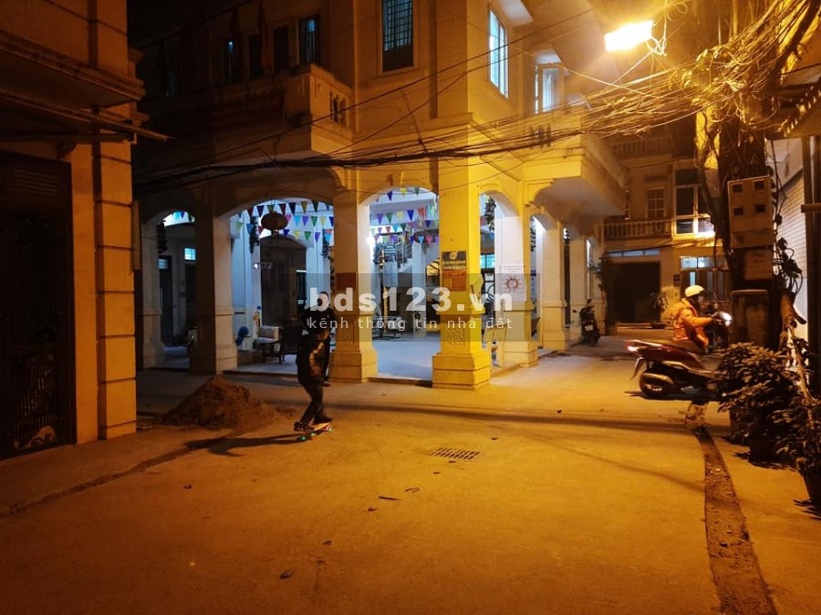 Sát mặt phố Nguyễn Thái Học, 86m2 MTx6.5m 4 Lầu, Đống Đa