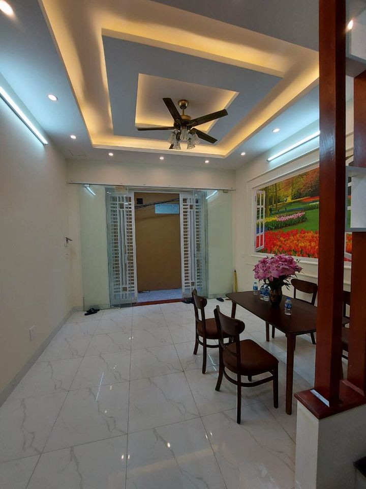 Cần bán nhà riêng khu phân lô phố Nguyễn Chí Thanh 35m 5 tầng cách mặt phố 30m giá 4 tỷ