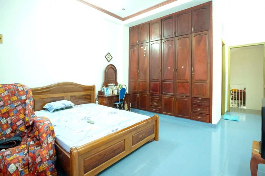 Bán Đường Huỳnh Văn Bánh Q.Phú Nhuận 6x30 5 lầu giá 30 tỷ nhà MT