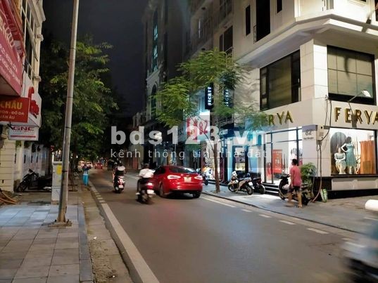 Bán nhà Hoàn Kiếm 106m 2 tầng giá 24 tỷ