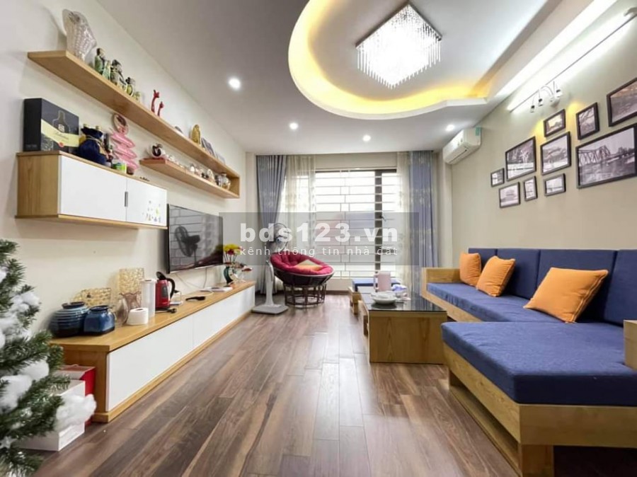 VỪA ĐẸP VỪA HIẾM ! TUYỆT SẮC GIAI NHÂN GIỮA LÒNG CẦU GIẤY