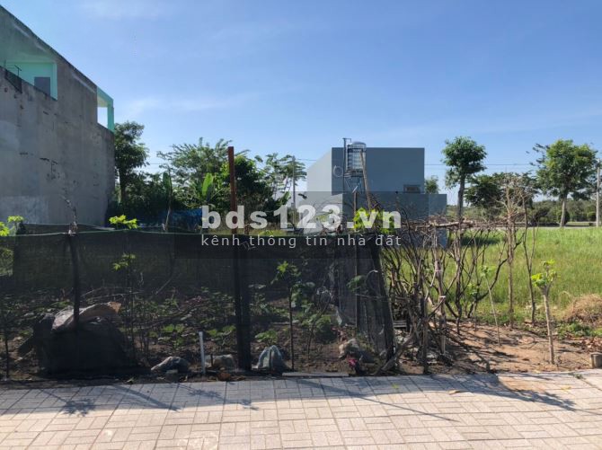 Cần bán lô đất giá 630tr mặt tiền Quốc Lộ 50, gần trung tâm Cần Đước