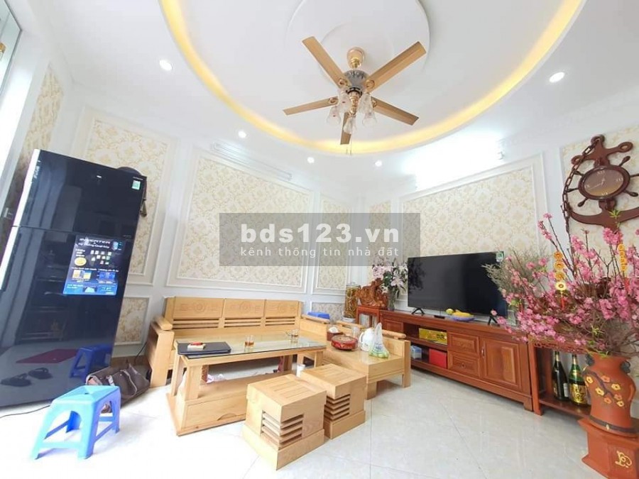 Bán nhà hiếm Hoàng Như Tiếp 44m2*4T Mặt tiền 5m 10m ra ô tô tránh
