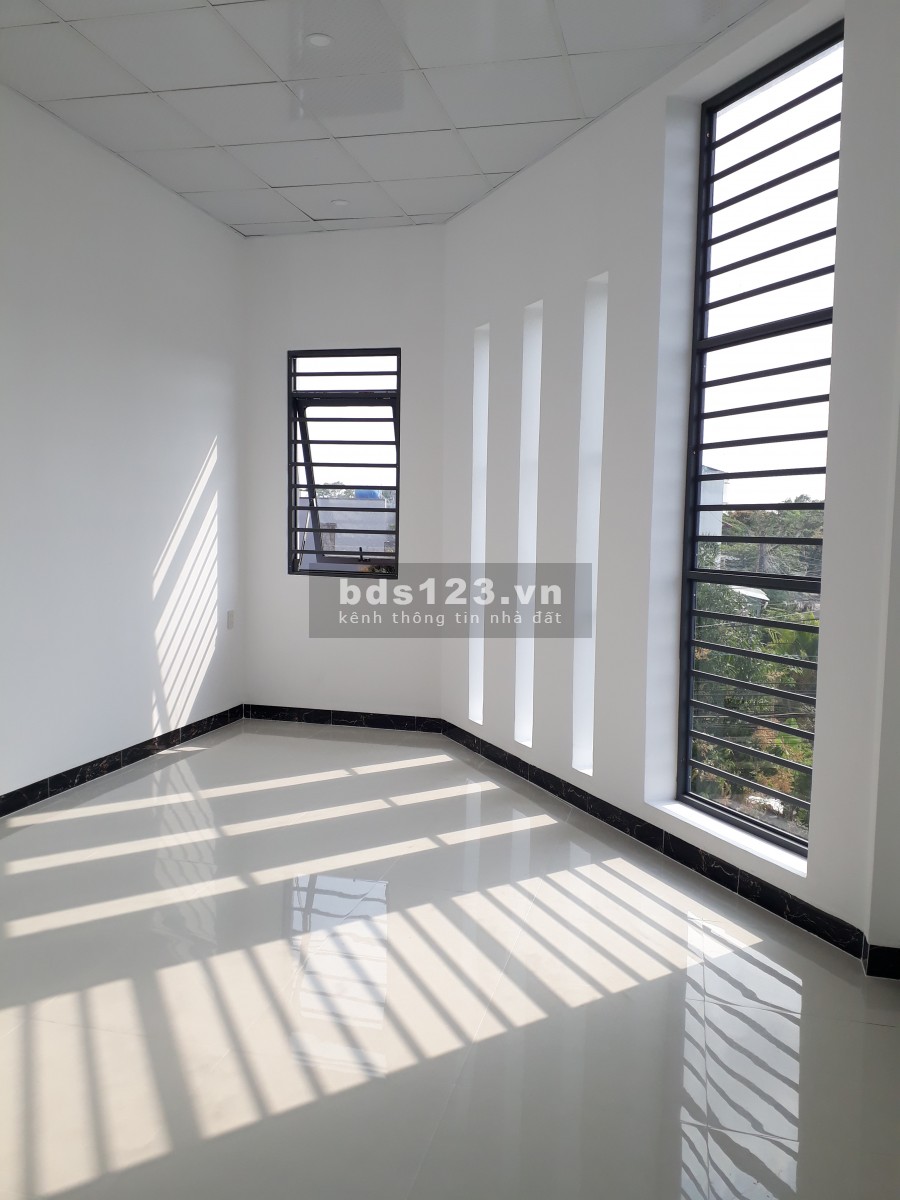 Bán nhà 2 tầng lô góc ngã tư gần Bệnh viện Đa Khoa mới