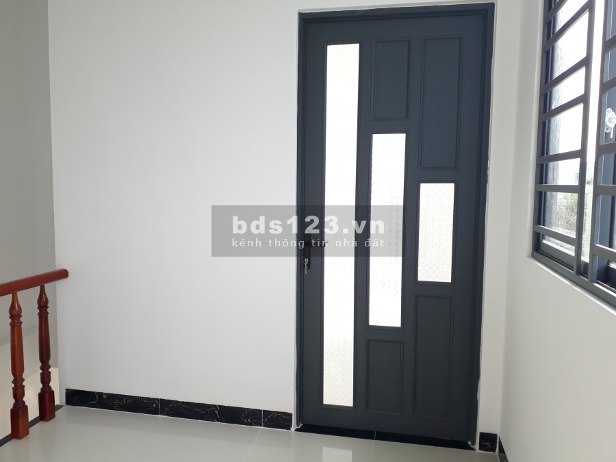 Bán nhà 2 tầng lô góc ngã tư gần Bệnh viện Đa Khoa mới