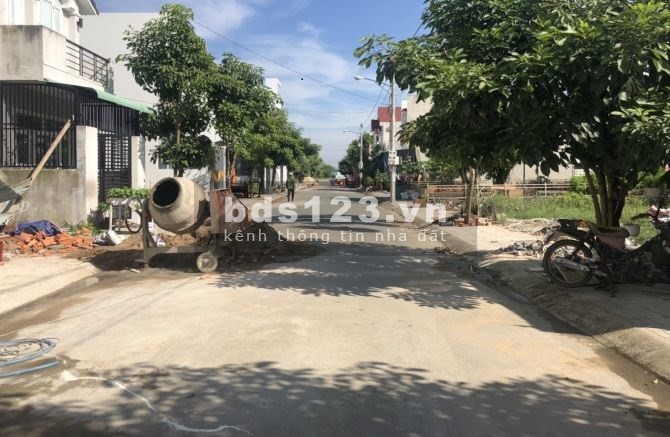 Cần bán lô đất giá 630tr mặt tiền Quốc Lộ 50, gần trung tâm Cần Đước