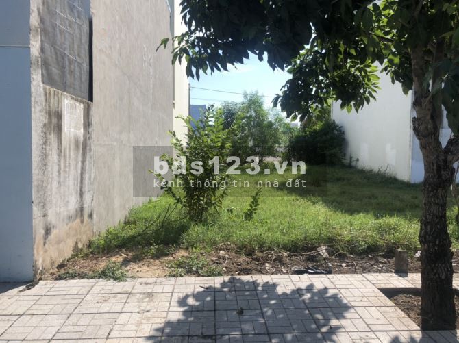 Cần bán lô đất giá 630tr mặt tiền Quốc Lộ 50, gần trung tâm Cần Đước