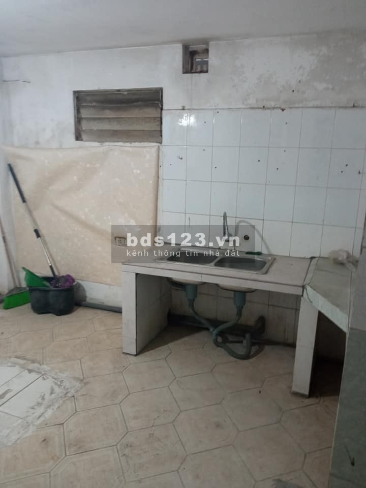 BÁN ĐẤT TẶNG NHÀ KHU ĐẤT VÀNG DỊCH VỌNG HẬU. DT 36m2 x 2.5 tầng, MT 5.1m, 2.95 tỷ