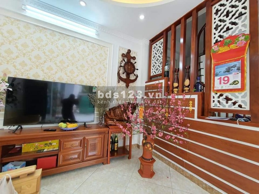 Bán nhà hiếm Hoàng Như Tiếp 44m2*4T Mặt tiền 5m 10m ra ô tô tránh