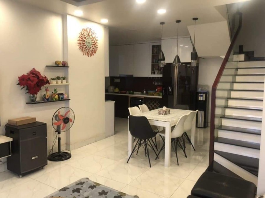 Nhà quận Phú nhuận xe hơi trong nhà - khu phan xích long với đủ các dịch vu ăn uống đến vui chơi - 58m2