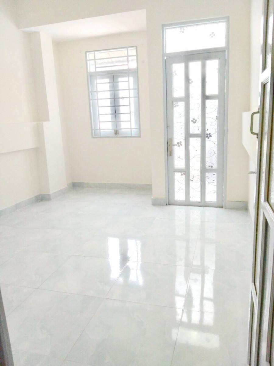 Nhà sân rộng 5m hẻm 154 Đường Âu Dương Lân P3 Q8