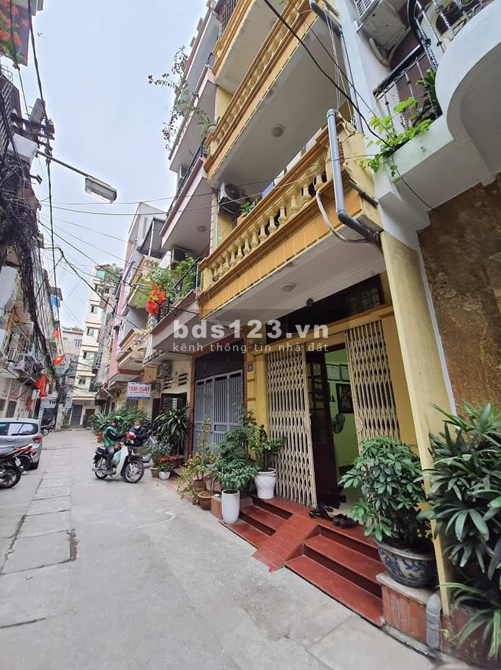 Bán nhà phố Nghĩa Tân, 50m2, ô tô đỗ cửa, yên tĩnh phù hợp cho an sinh.