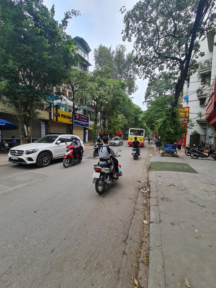 Bán nhà mặt phố Trần Điền, TX, HN. DT: 63m2,MT: 4,1m, sổ đỏ cc, Giá 13,5 tỷ. LH: Thanh 0977686830