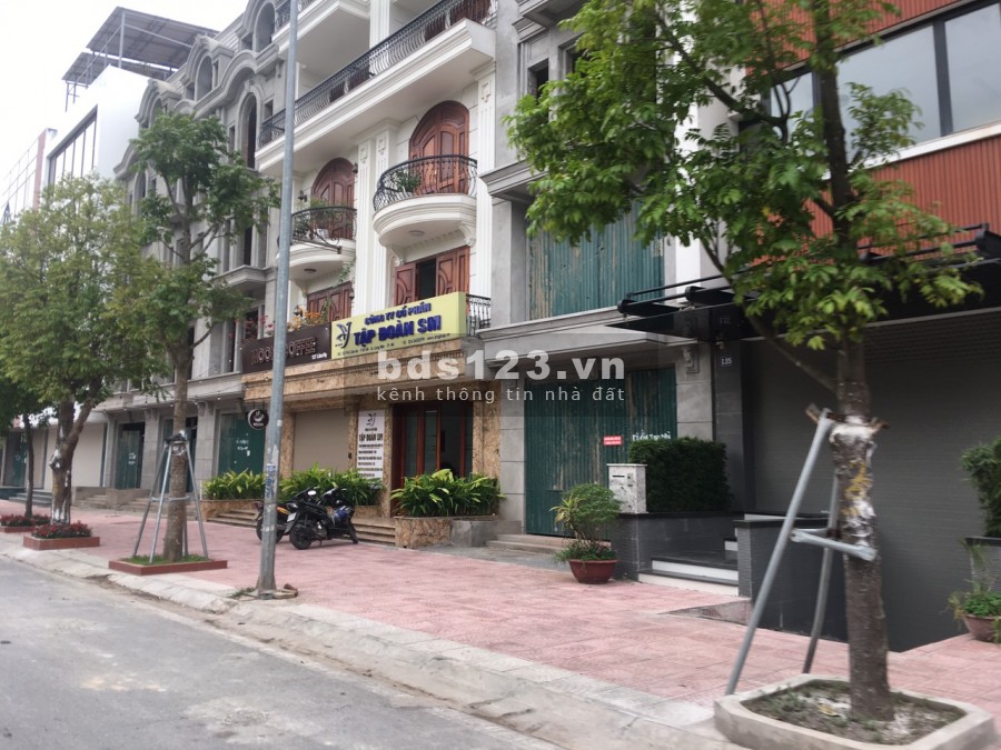 Bán nhà giá rẻ 159m góc nhà 238 Ngô Xuân Quảng sổ đỏ CC