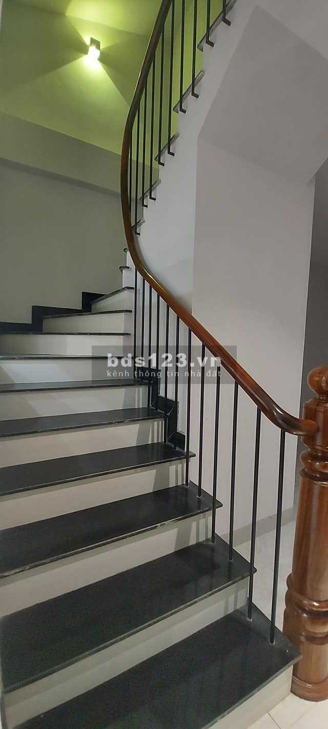 Bán gấp nhà Ngã Tư Sở 51M2 x 4Tầng (Khương Trung, TX) - Giá 3,9 Tỷ