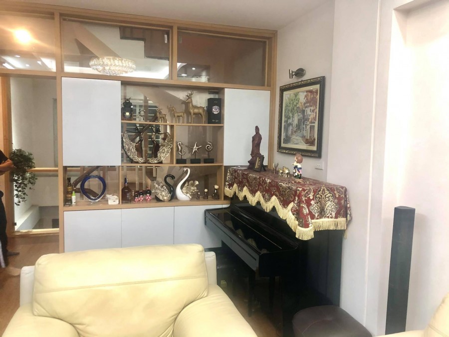 Cực rẻ, mặt phố đường Láng, 60m, 3T, MT 6m, KD siêu đỉnh, giá 11 tỷ