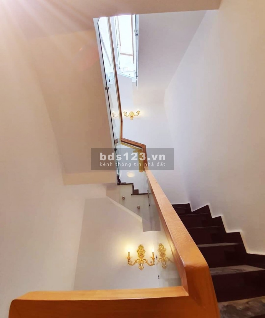 Bán gấp Biệt thự 60m2, giá 8.3 tỉ, P2, Bình Thạnh