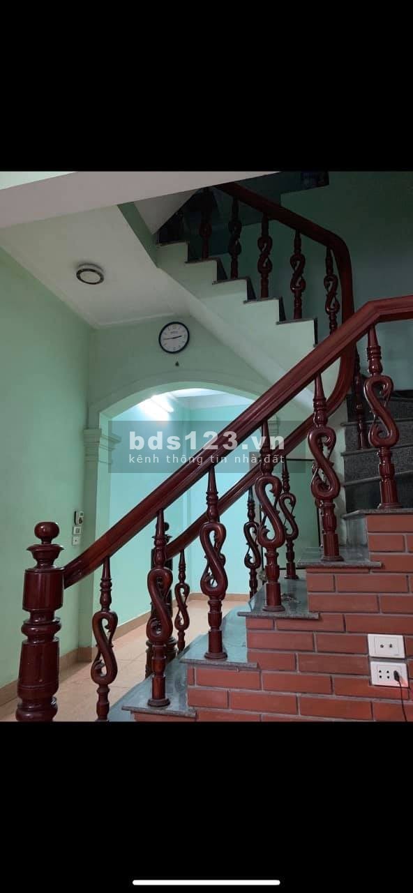 Phân lô, ô tô tránh, vỉa hè rộng 2m, nhà 43m, 5t, 7 tỷ, lõi Cầu Giấy
