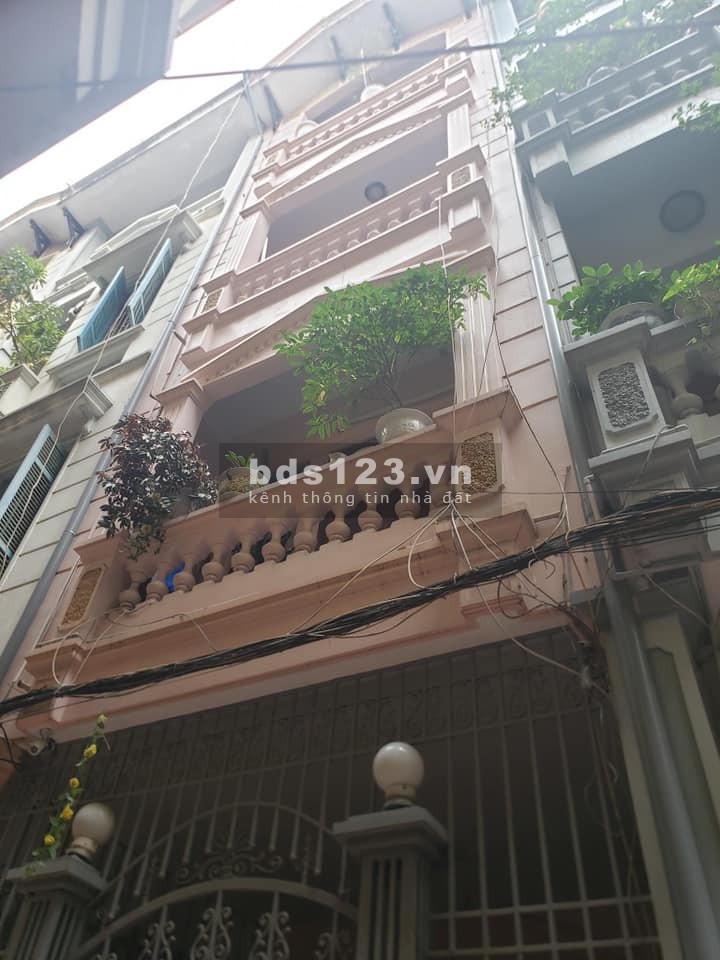 Bán gấp nhà Ngõ 22 Tôn Thất Tùng, Cách Đại Học Y 100m, 50m2, giá 6,15tỷ.
