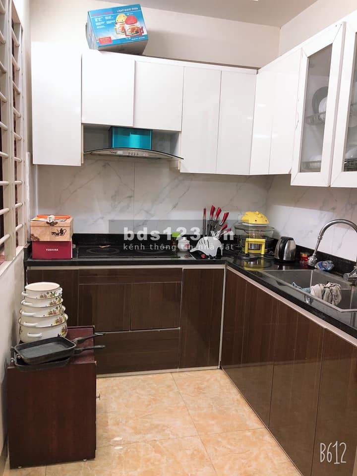 TRUNG TÂM BA ĐÌNH Ô TÔ ĐỖ CỔNG NHÀ MỚI Ở LUÔN