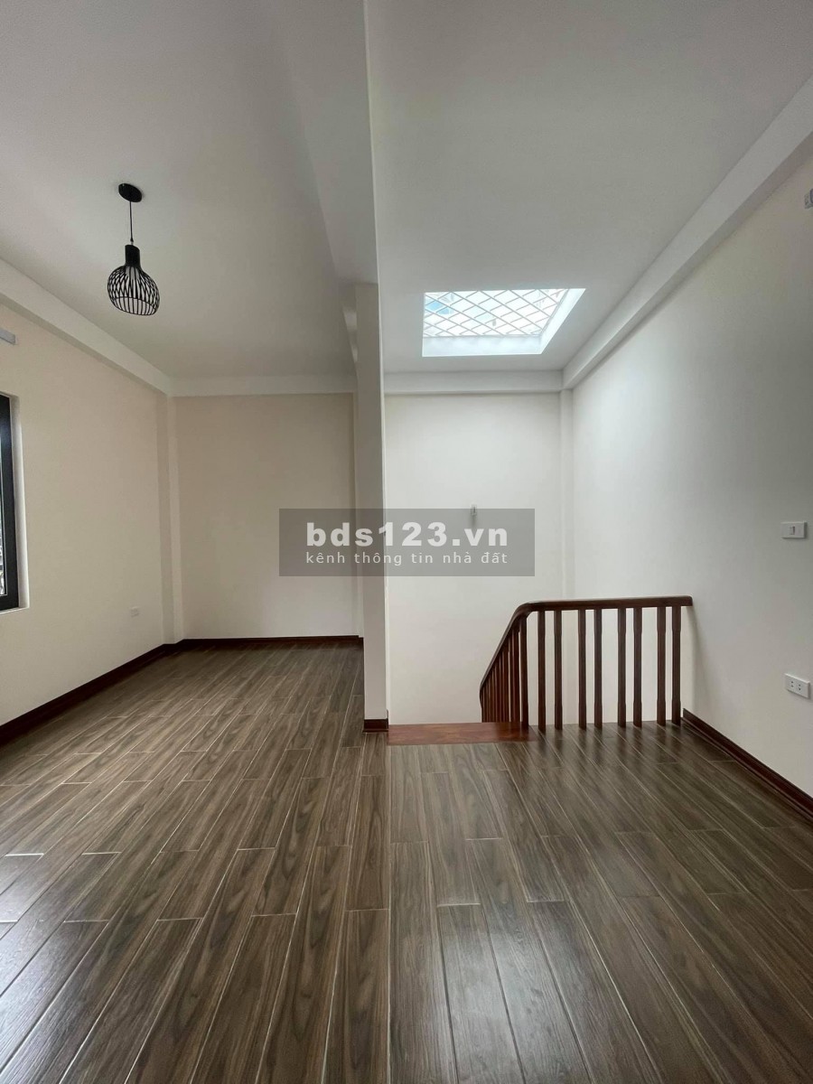 TRUNG TÂM CẦU GIẤY MẶT TIỀN KHỦNG NỘI THẤT NHẬP KHẨU ITALY CHỈ NHỈNH 5 TỶ