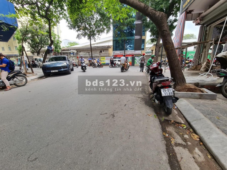 Bán nhà mặt phố Lò Đúc, 30m x 5 tầng giá chỉ nhỉnh 10 tỷ, cho thuê 26tr/ tháng. LH 0903073985
