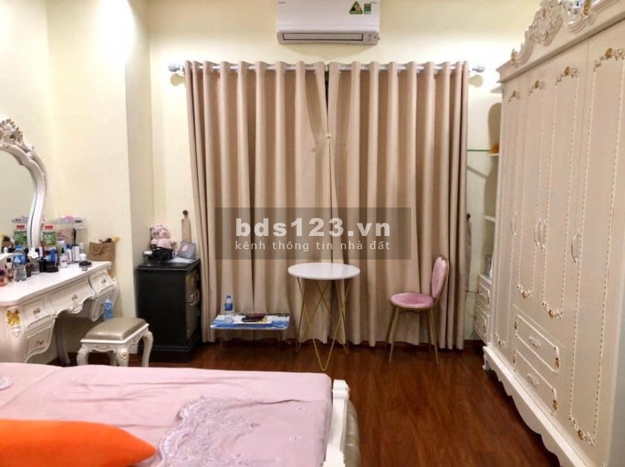 Bán gấp nhà Đội Cấn – Liễu Giai, Lô góc 3 thoáng, 40m2 * 5T, cách phố 50m. full Nội Thất.