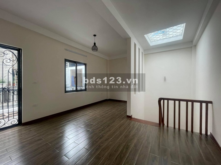 TRUNG TÂM CẦU GIẤY MẶT TIỀN KHỦNG NỘI THẤT NHẬP KHẨU ITALY CHỈ NHỈNH 5 TỶ