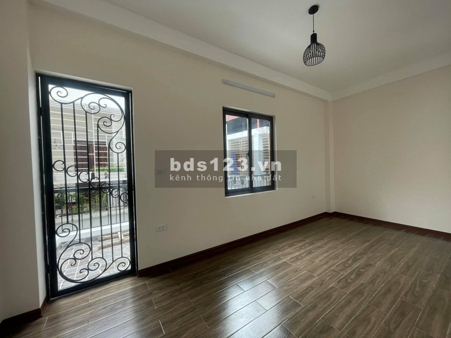 TRUNG TÂM CẦU GIẤY MẶT TIỀN KHỦNG NỘI THẤT NHẬP KHẨU ITALY CHỈ NHỈNH 5 TỶ