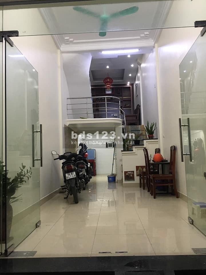 Bán nhà Nguyễn Văn Trỗi. Nhà mặt phố oto tránh kinh doanh đỉnh