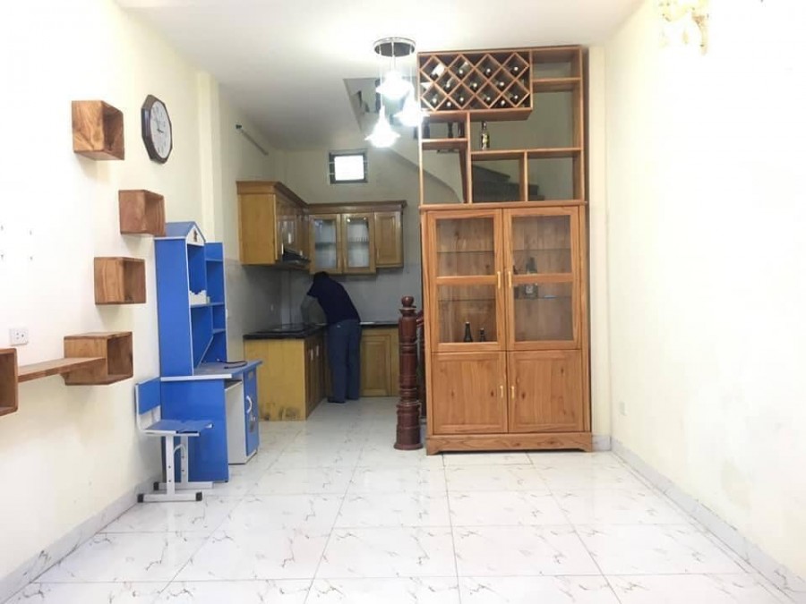 Bán gấp nhà Nguyễn Khoái 31m2 x 3 tầng 1.7 tỷ, tặng nội thất, chủ cần bán.