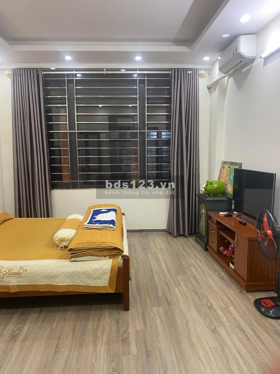 Bán Gấp !!! Nhà Mới Hoàng Mai, Gần Phố, Ở Luôn, 30m2, Giá 3 tỷ.