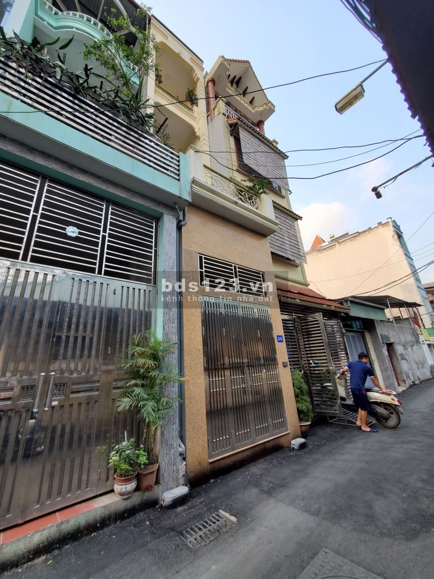 Cần bán nhà NGUYỄN SƠN diện tích 47m2 mt 2.8m giá : 5 tỷ