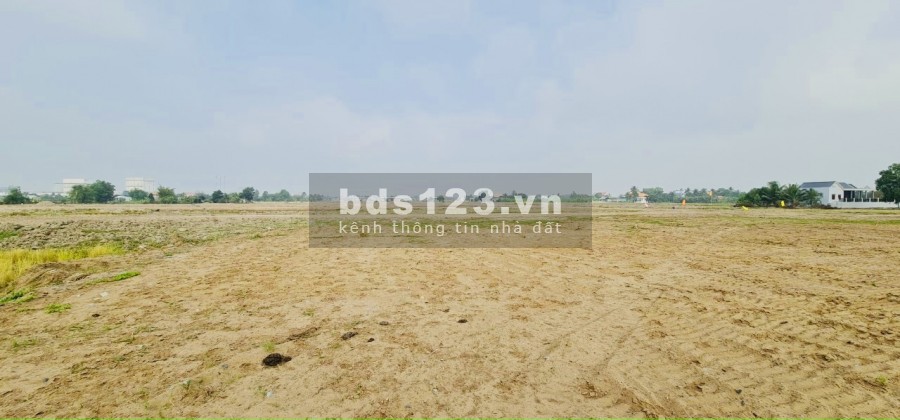 Cho thuê mặt bằng đẹp 660m2(thổ cư )nằm ngay MT đường chính nhà nước Đinh Đức Thiện 30m , thích hợp mở quán cafe, xưởng, kho, kinh doanh buôn bán tốt.