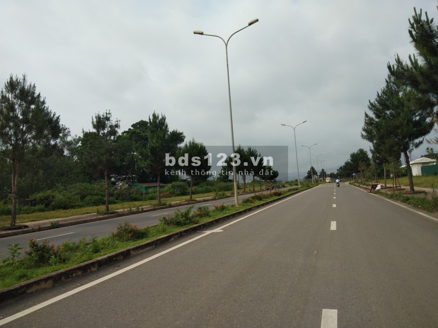Chính chủ bán lô đất 70m2 sát vách Công nghệ Cao giá 900tr, sẵn sổ sang tên công chứng trong ngày.
