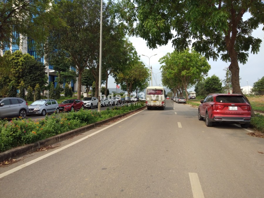 Chính chủ bán lô đất 70m2 sát vách Công nghệ Cao giá 900tr, sẵn sổ sang tên công chứng trong ngày.