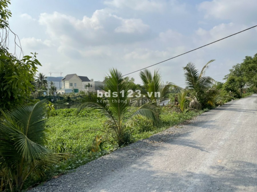 Đất giáp QL13,ngã 4 bình phước thủ đức. thổ cư 578m2 + tặng xưởng chỉ 25 triệu/m2
