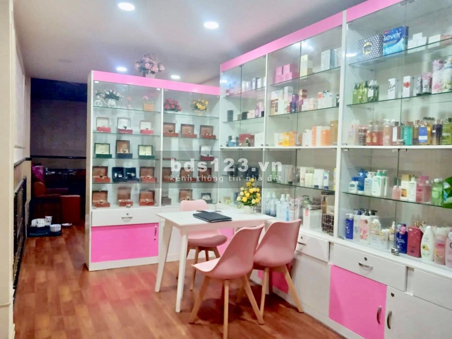 Xe hơi đậu cửa Lê Hồng Phong Quận 10 ngang 4m KD tốt Chỉ 9 tỷ