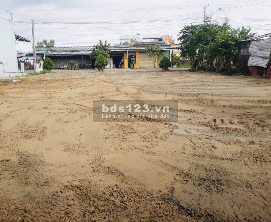 Cho thuê mặt bằng đẹp 660m2(thổ cư )nằm ngay MT đường chính nhà nước Đinh Đức Thiện 30m , thích hợp mở quán cafe, xưởng, kho, kinh doanh buôn bán tốt.