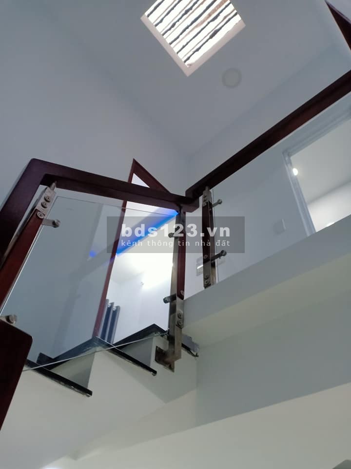 Nhà mới 1 lầu, hẻm 4m thông, đẹp cuối Lê Trọng Tấn Gía cực hấp dẫn