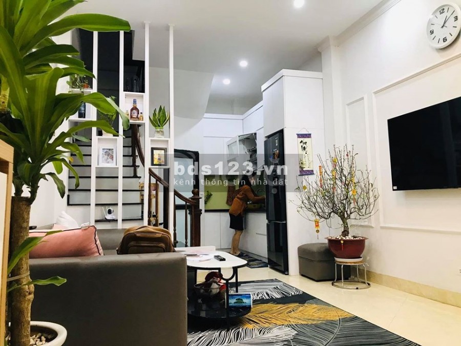 Bán nhà Hoàng Mai 55m2, 5 tầng MT 4,7m phân lô ô tô đỗ Gara thoáng sau 5,7 tỉ TL