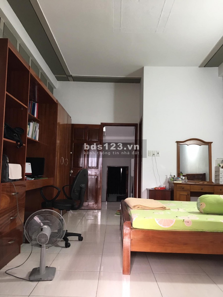 Xe hơi đậu cửa Lê Hồng Phong Quận 10 ngang 4m KD tốt Chỉ 9 tỷ