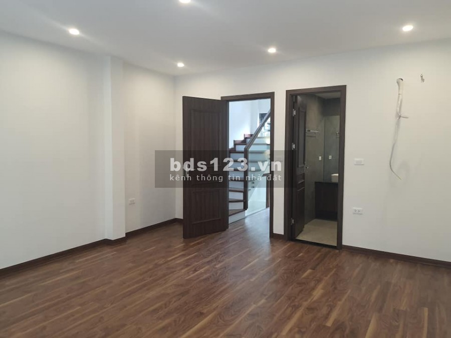 Bán nhà mặt phố Ngọc Lâm, Long Biên, Hà Nội.