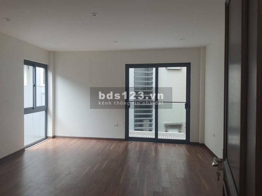 Bán nhà mặt phố Ngọc Lâm, Long Biên, Hà Nội.