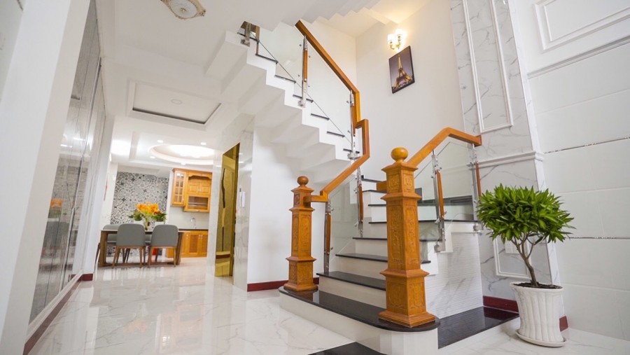 Bán nhà 10m HXH, SV Quận 10, 5 tầng, MT 4,6m, giá 5,2 tỷ