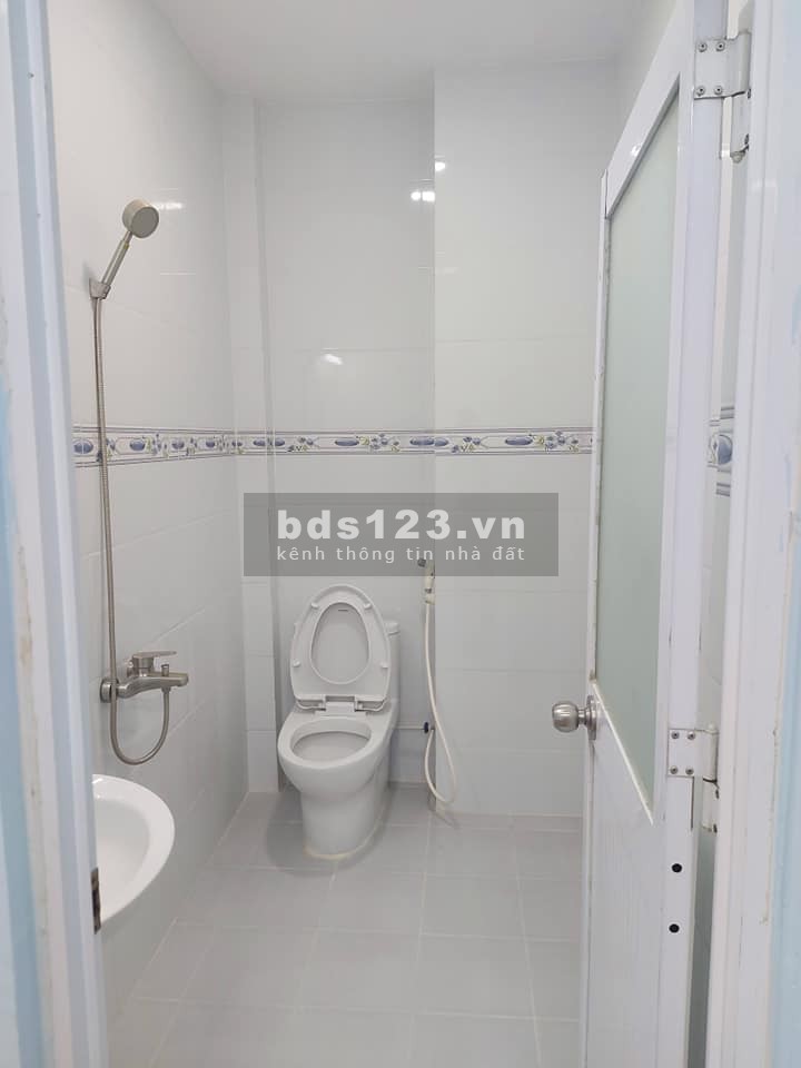 Nhà Hoàng Sa quận 3 dt: 40m2 2 tầng chỉ 3 tỷ 9