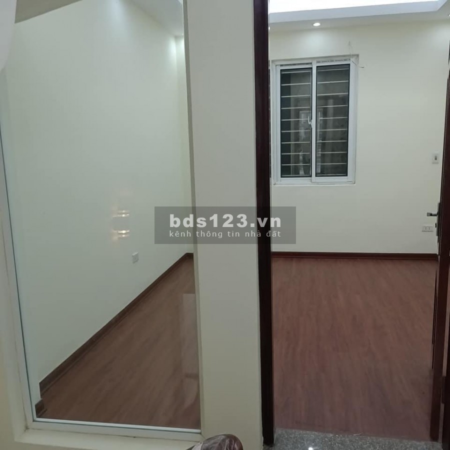 Nhà Tứ Liên, Tây Hồ, Phân lô bàn cờ - 2 thoáng, ngõ thông, ô tô nhỏ qua nhà