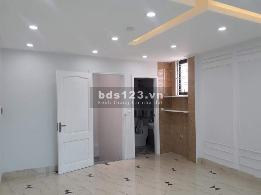 Bán siêu phẩm ngọc lâm 40M2 * 5T* KD nhỏ .3 tỷ Hơn