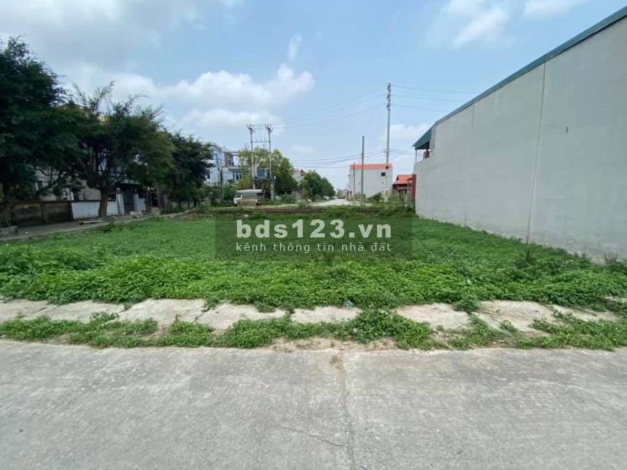 CẦN BÁN GẤP MẢNH ĐẤT MẶT TIỀN QUẤT ĐỘNG -THƯỜNG TÍN